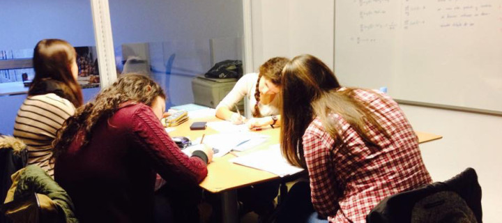 ¿Hay que poner deberes a los niños en verano?